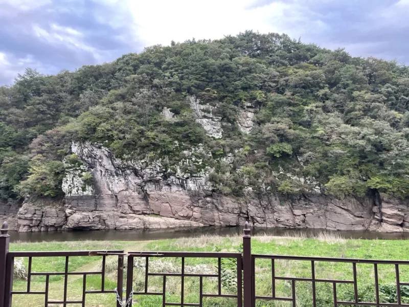 전망대에서 망원경을 통해 보는 모습